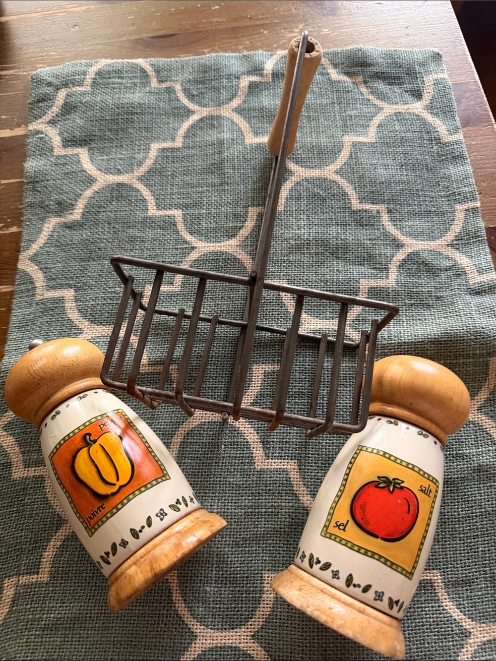 French style Salt & Pepper Shakers - Picture 3 of 12